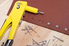 14岁哥哥玩射钉枪误杀6岁妹妹其父获刑 律师：私自改装射钉器违法！图片