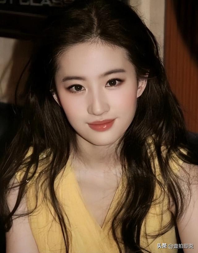 一场香港大火	，让大家看清38岁刘亦菲的“真面目”，赵立坚说对了