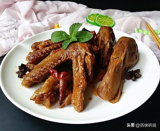 活鸭上百元一只，做成烤鸭才25元！哪来的利润？能放心吃吗？