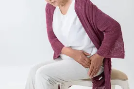 红小豆会引起骨质疏松？医生提醒：老人不想腰酸腿痛，少吃这几物图片
