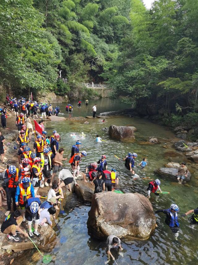 百人团建，激荡黄山九龙瀑！