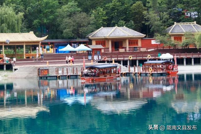 文县天池景区：暑期文旅热潮涌动，外籍网红助力魅力绽放