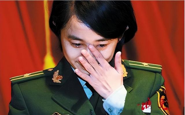31岁女老师被特招入伍，授少校警衔，凭啥？如今现状如何