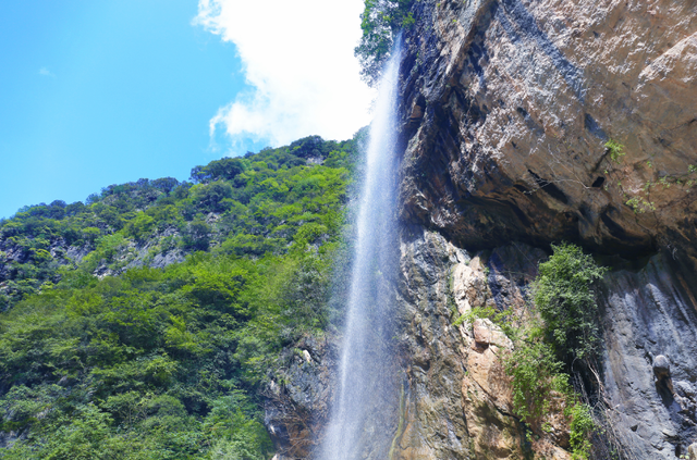漫步嘉陵江峡谷群景区 定格时光里的风景画卷