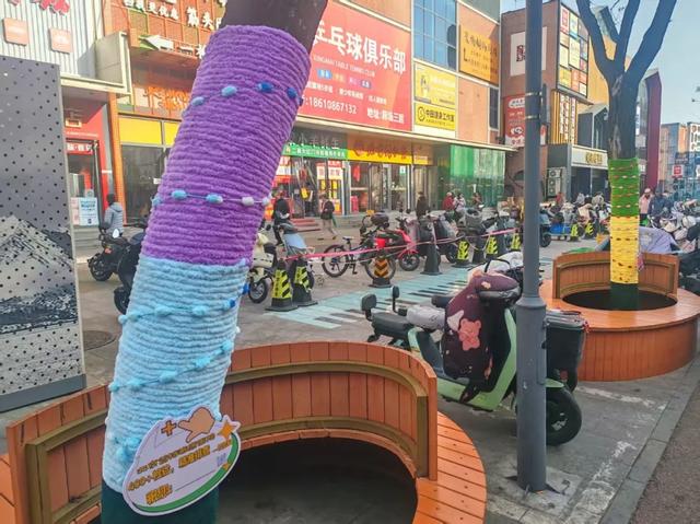 毛线织就小暖衣，石景山这里的树秒变萌系选手