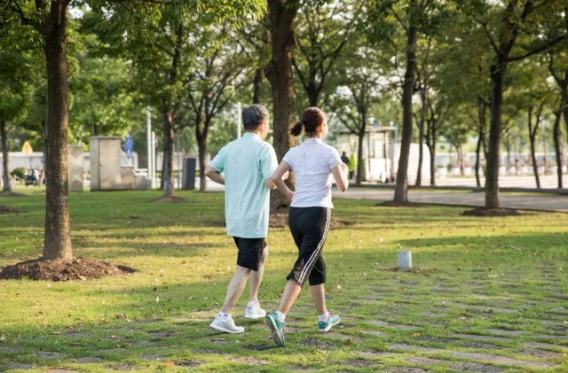 “新型婚姻关系”正在流行：男人乐意，女人很无奈，可怜的是孩子