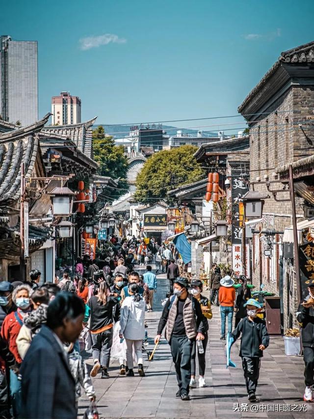 云南建水——千年临安古城 ：中国最后一座活着的古城！