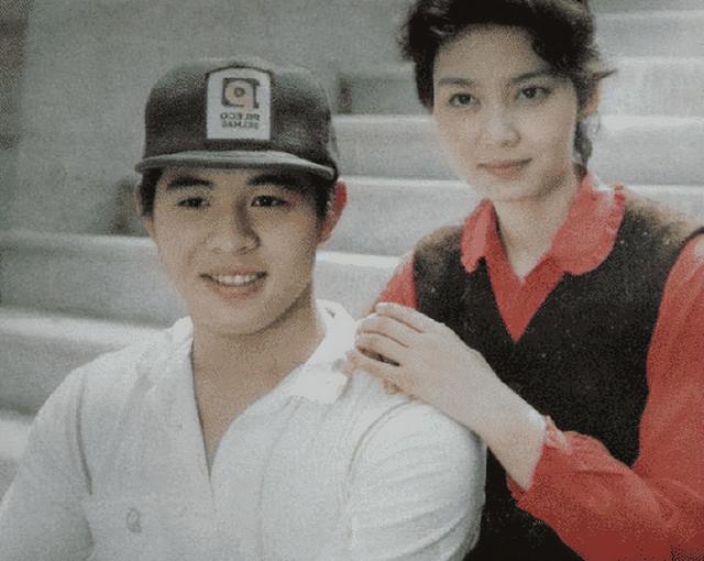 同是李连杰的基因，黄秋燕的女儿和利智的女儿差距太大，令人唏嘘