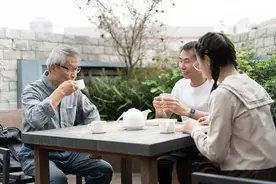 和爸妈不在一个户口本，亲属关系可以这样办！图片