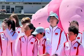 笑麻了！马龙付款买帽子，全红婵放下自己选的帽子，龙队：一起买图片