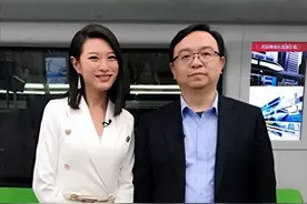 比亚迪总裁王传福，靠嫂子卖嫁妆读大学，成功后将嫂子宠成公主图片