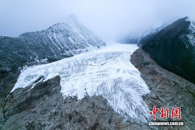 探访西藏嘉黎县依嘎冰川：尽显高原壮美