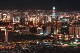 到2025年，山东现代服务业增加值占服务业的比重将达到53%以上图片