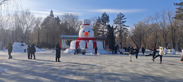 【组图】北秀公园大雪人，寒冬打卡乐缤纷