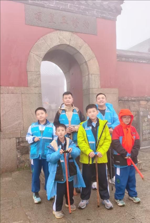 泰山时评丨以“行走”的力量开启成长新篇