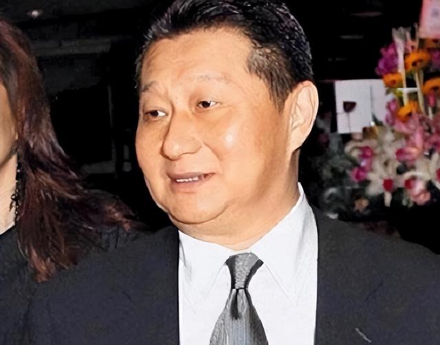 包养情人无数，娶初中同学女儿为妻，玩老婆闺蜜，嗜色如命的富豪