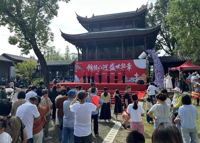 桐城六尺巷景区：红歌嘹亮贺华诞 激昂旋律传深情