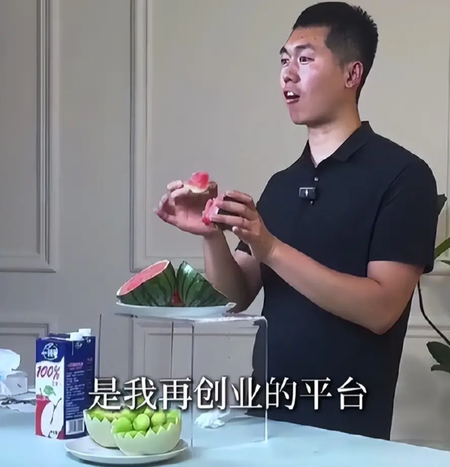 阅兵结束10天，“最帅升旗手”张自轩被骂10天！如今他后悔了吗?