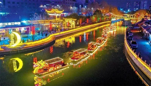 各位旅客，前方到站，济宁站！