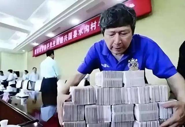 "第一软饭男"去世了，伺候美国老妇13年，继承268亿，死后钱给谁