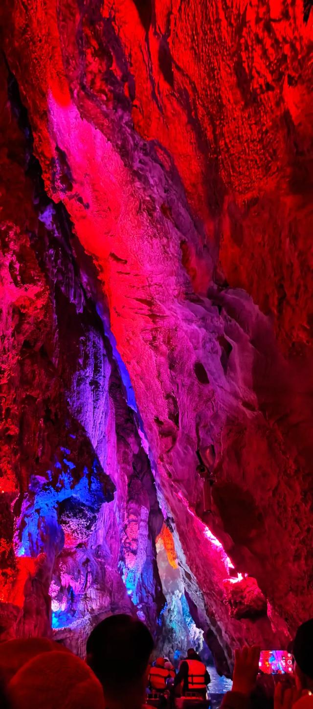 贵州：漫游安顺神奇龙宫！