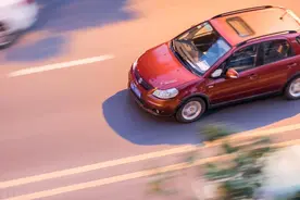 “昌河”汽车车灯有水汽 车主投诉3年未解决图片