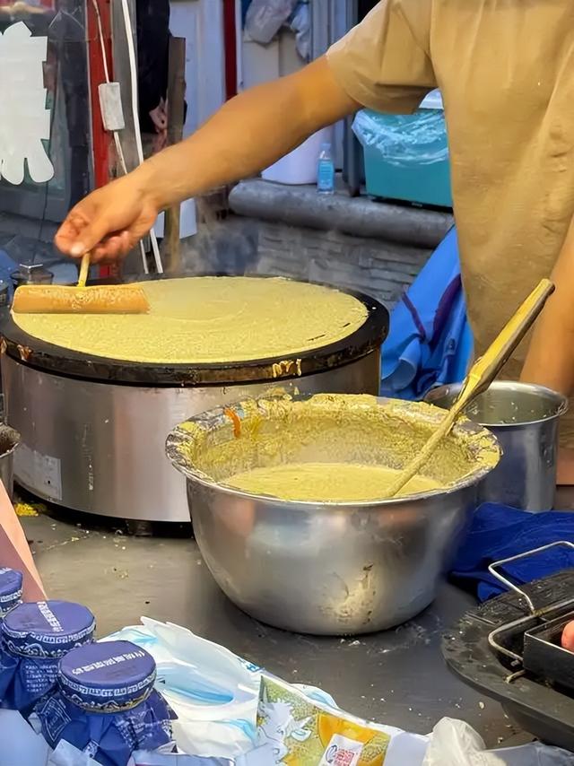 不玩套路的“鸡排哥”，“烟火主理人”的情绪价值有多香？