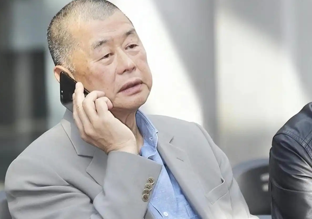 24小时内，中方紧急召见2国总领事，并向海外发布通缉令，特朗普闯下大祸