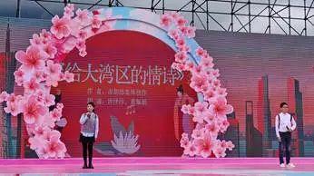 退役女兵林芝徒步，重温第二故乡情。藏汉同台演出，温情脉脉…