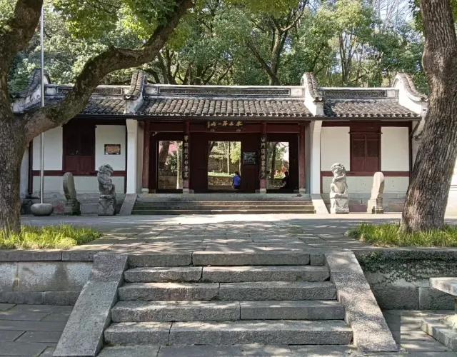宁波保国寺一日游门票价格，旅游攻略，交通路线
