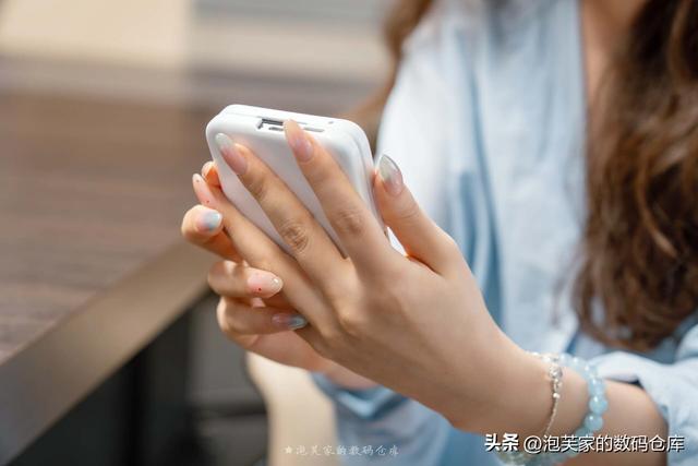大概是目前最好的小折叠 小米MIX Flip2体验 PK三星Z Flip7优势不小