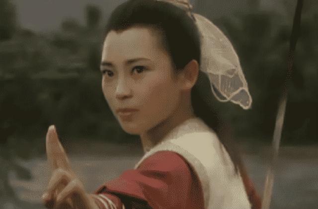 同是李连杰的基因，黄秋燕的女儿和利智的女儿差距太大，令人唏嘘