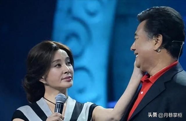 摊牌了！72岁唐国强终于承认与刘晓庆的真实关系，曾志伟当场傻眼