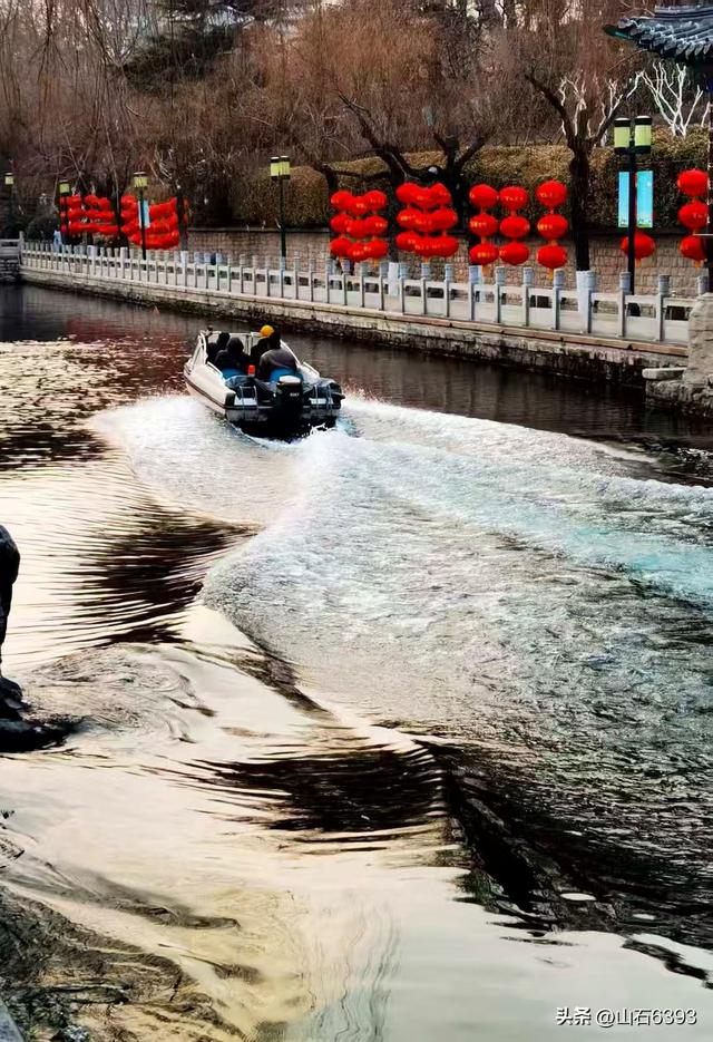 新华社原军事记者陶俊峰泉城美拍——筹备中的迎春花灯