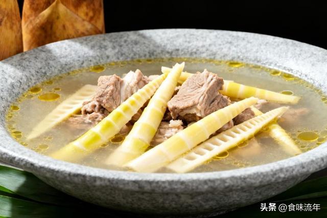 春笋炖排骨：鲜掉眉毛的家常味，慢炖 2 小时骨酥肉烂超下饭