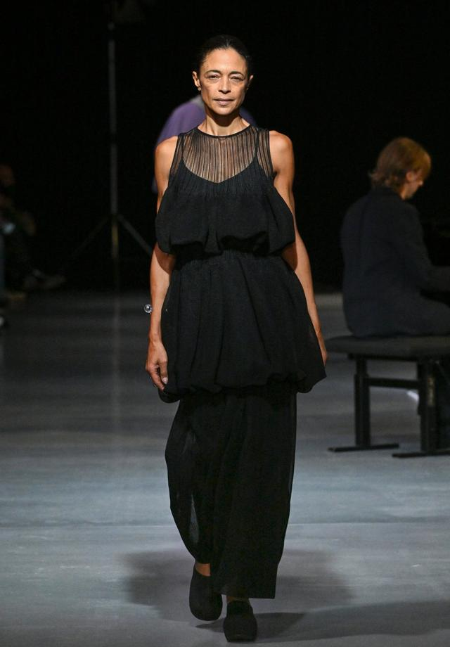 Cfcl 透明如玻璃, 编织着理念, 衣服亦是工具