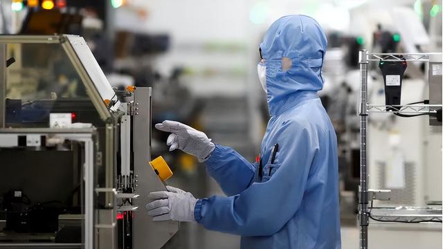 北京打来电话	，特朗普直接中断采访，中方提出一个要求，事关台海