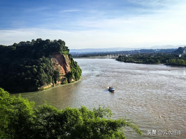 乐山大佛是哪尊佛？为什么是唐代的佛身，民国的佛头？能镇水吗？