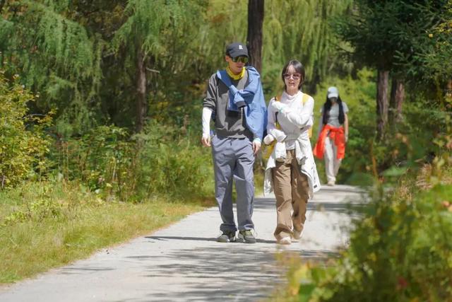 山野不设限！毕棚沟2025“粘青有为”徒步活动激发秋日活力！