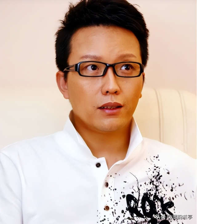 善恶终有报！47岁“跌落神坛	”的李玉刚	，终是活成了“跳梁小丑”