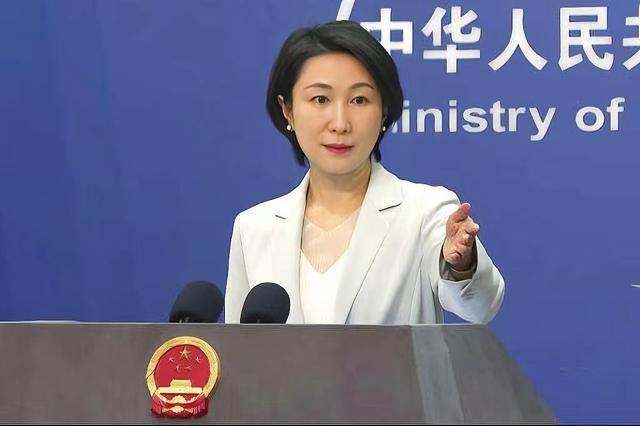 见完莫迪一面后，中方专机并未飞回北京，立马改道去了巴基斯坦