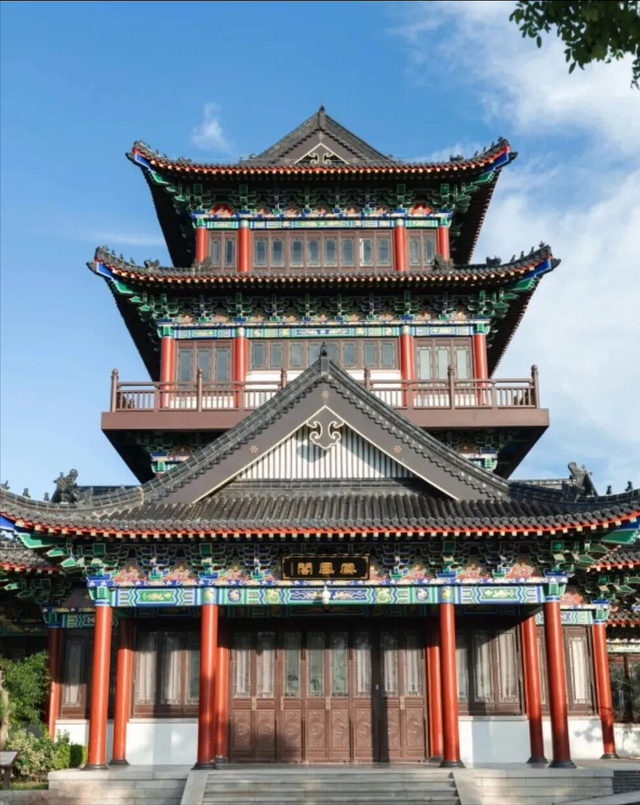 烟台人心中的“吉祥山”，山顶的凤凰阁开放了