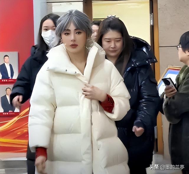 善恶终有报！陪睡仅开胃菜	，张雨绮再迎两大噩耗，被“资本	”抛弃