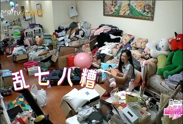 30岁管乐首晒北京小家，屋内堆满脏衣，厕所长蘑菇，还任由猫乱尿
