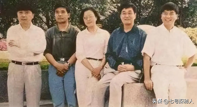 生了4个儿子，因太穷送走两个，谁知四个儿子最后都成了亿万富翁