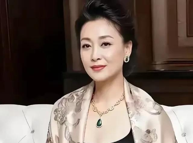 两性关系：45岁后，女人不怕你动手动脚，就怕你碰这几样！