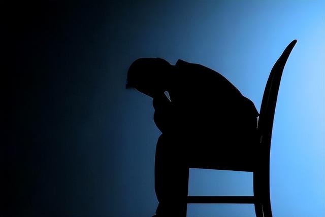年薪百万，2021年竟跳楼自杀，中国最暴利的产品逼死了90后天才