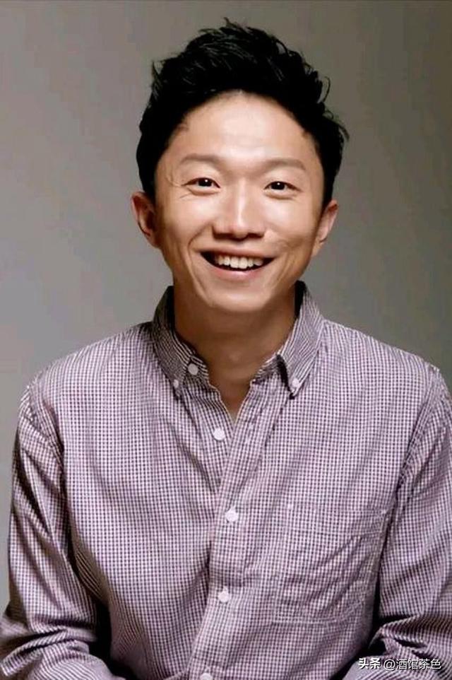 怪不得宋家腾能这么火，看看他妻子是谁就知道了，娶个贤妻旺三代