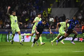 国米4比3淘汰巴萨，3年2进欧冠决赛，巴萨无缘本赛季三冠王图片