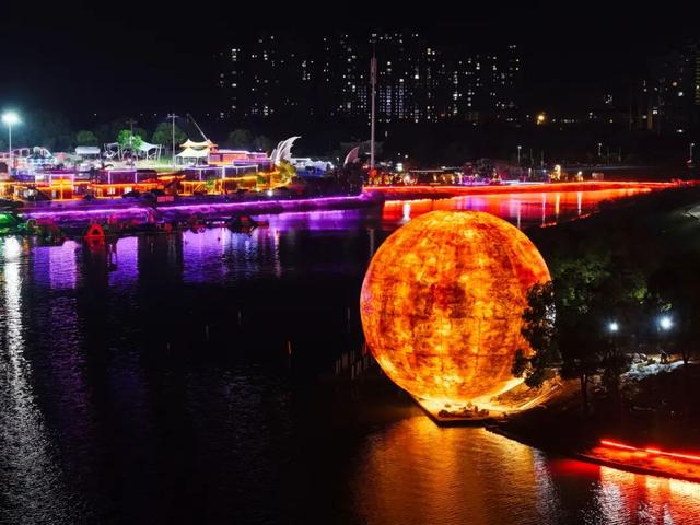 夜宴浩江湖！“超级月亮”与凌云塔共辉，沅江新夜景美出圈